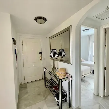 Moderno Con Terraza Y Vista Al Mar A 5 Min Pto. Banus マルベーリャ